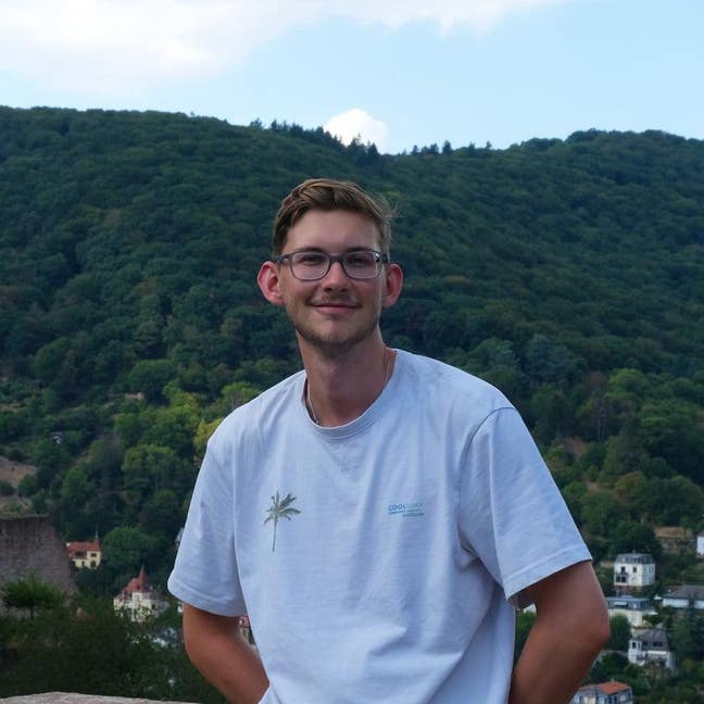 Engineering Professional looking for social house Main Photo