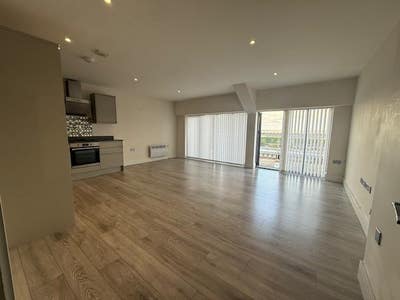 Penthouse 2 Bedroom Apartment Farnham Roa Main Photo