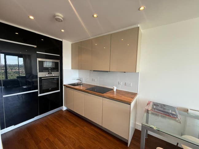 Stylish 2-Bedroom Flat in Wembley Main Photo