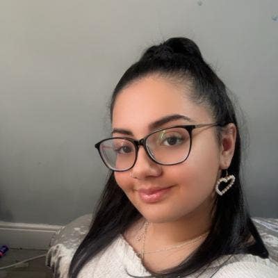 Professional Female seeking a double room Main Photo