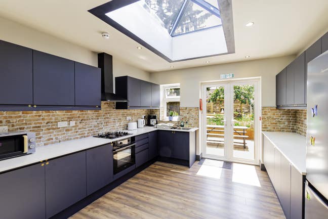 💥London Heathrow Home💥Ensuite Rooms Main Photo