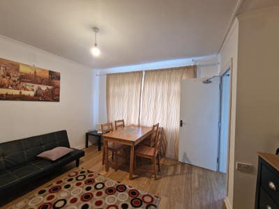 Rooms in a friendly shared house Main Photo