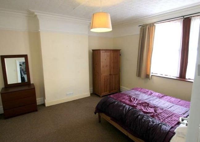 Large Double Room in S/H 10 min walk to Queen st Main Photo