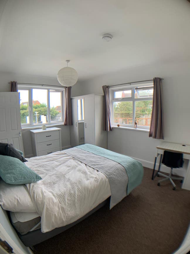 Double en-suite room - tidy, friendly house  Main Photo