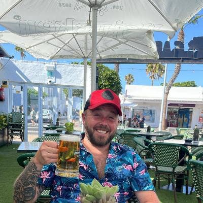 Professional Male seeks a single or double room Main Photo