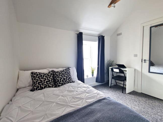 Newly Renovated - 6 Double Rooms Available Now Main Photo