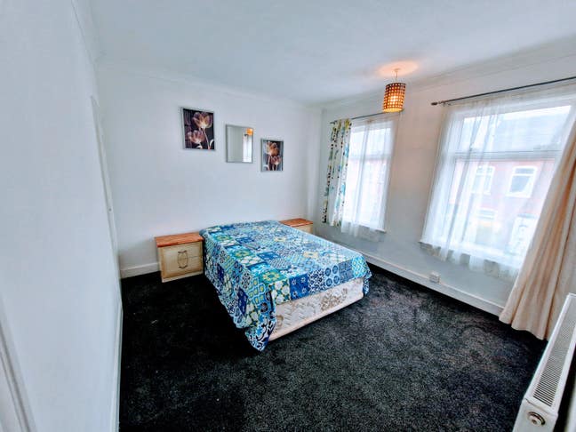 Specious Double room in Luton Main Photo