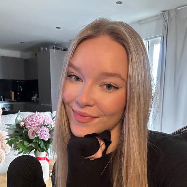 23 year old Female seeks a double room Main Photo
