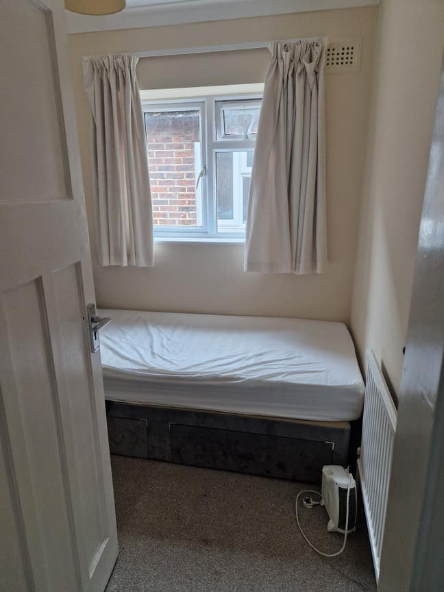 Single Room for rent  Main Photo