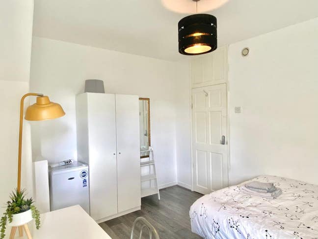 * Brick Lane * Lovely 5 bedroom flat * Main Photo