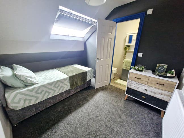 Single Ensuite Room in a Quiet Shared House -226SR Main Photo