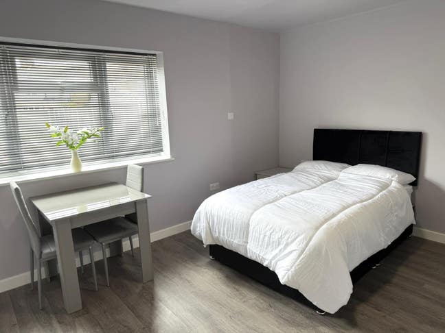 New Refurbished Ensuite Room in Swanscombe!! Main Photo
