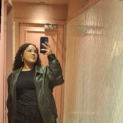 Student Female seeks a double room Main Photo