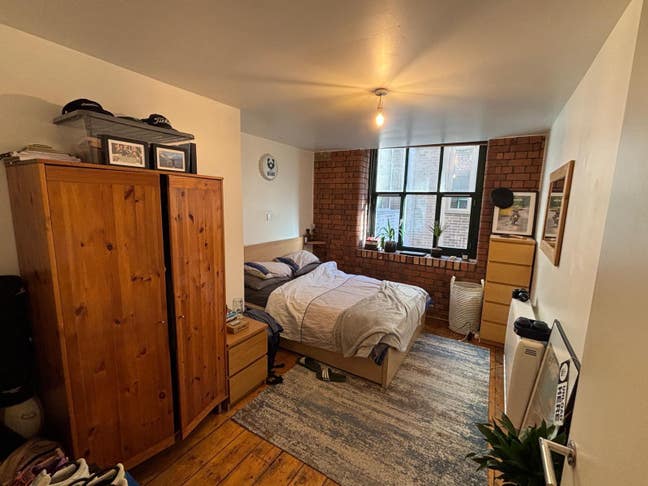 Spacious double room in NQ flat Main Photo
