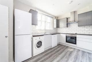 4 Bed(No Living Room) 2 Bath Flat in Hampstead-NW6 Main Photo