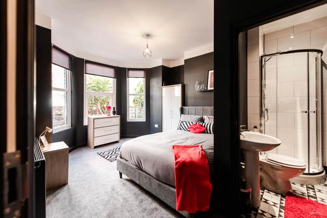 All Female Prof House - Huge Double en suite Main Photo