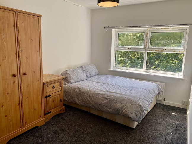 Double room in professional house share Main Photo