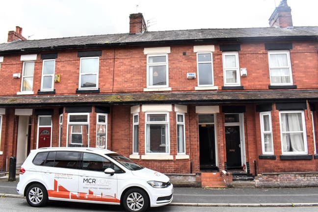 6 Bedroom Student House Share CENTRAL Fallowfield Main Photo