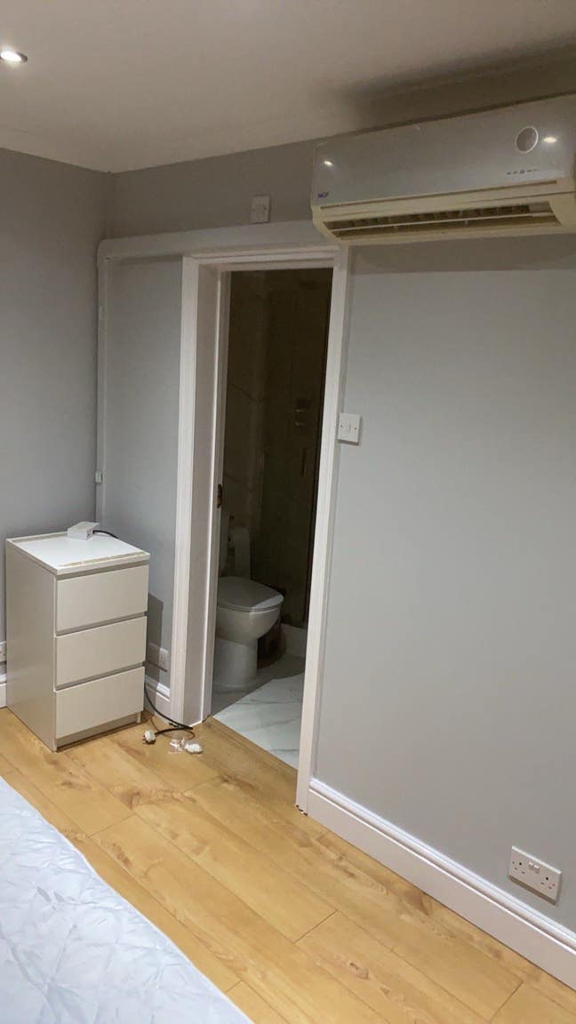 En suite to let  Main Photo