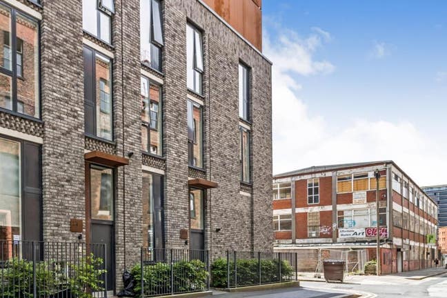 RARE Townhouse Available August Main Photo