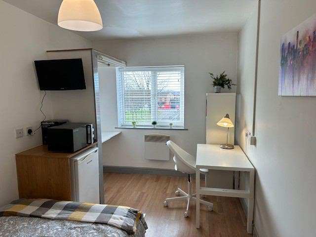 En-suite room in Young Village  Main Photo