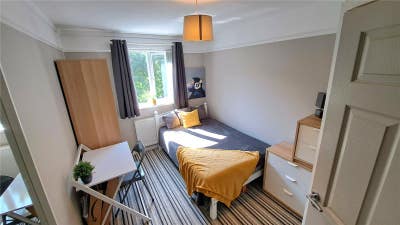 Furnished Ensuite Room in Well Presented House Main Photo