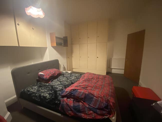 Large double room for single/ couple  Main Photo