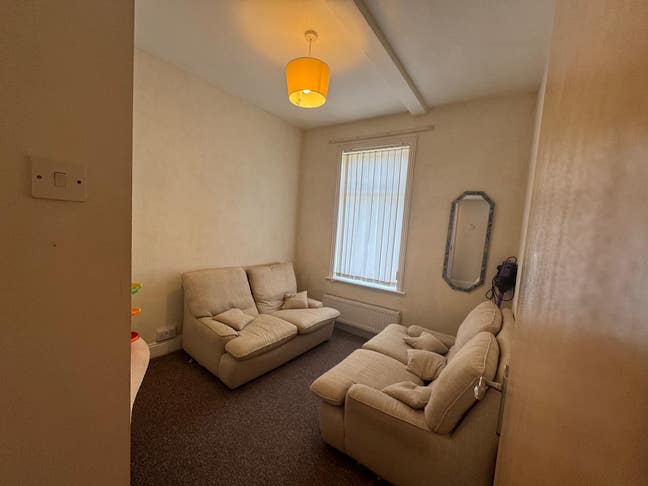 Spacious double bedroom for rent Main Photo