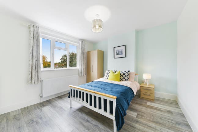 Double en-suite rooms available  Main Photo