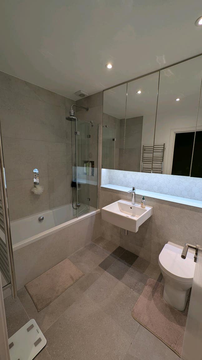 Beautiful Room near Hackney wick  Main Photo