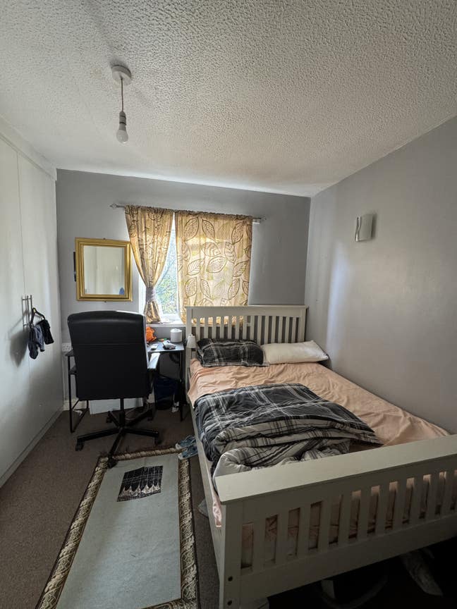 Private room in 2 bed flat *TV included* Main Photo