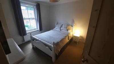 Lovely room in a house in the heart of Winchester Main Photo