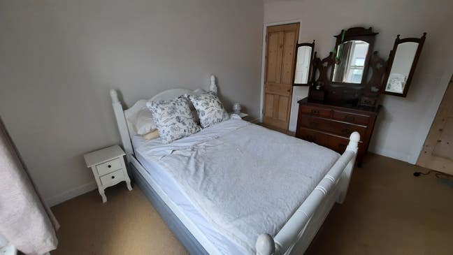 Lovely room in a house in the heart of Winchester Main Photo