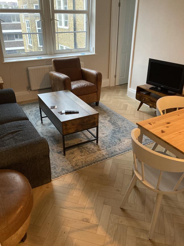 En-suite room in newly refurbished flat Main Photo
