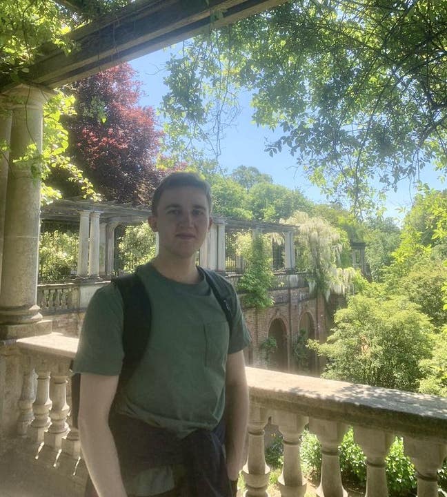 Professional looking for a flatshare Main Photo