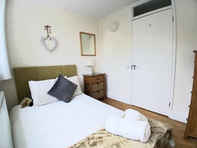 MOVE IN NOW -Luxury Double Room – Central Windsor  Main Photo
