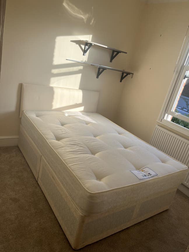 Room available in newly refurbished house Main Photo