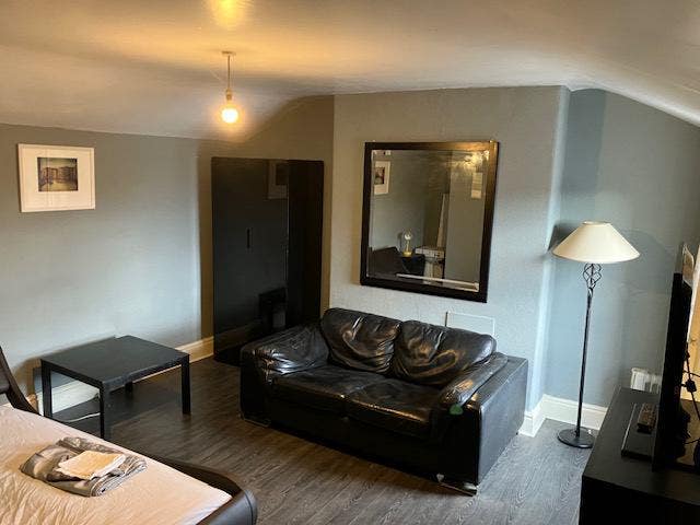 Room Eccles Close to Trafford Centre Main Photo