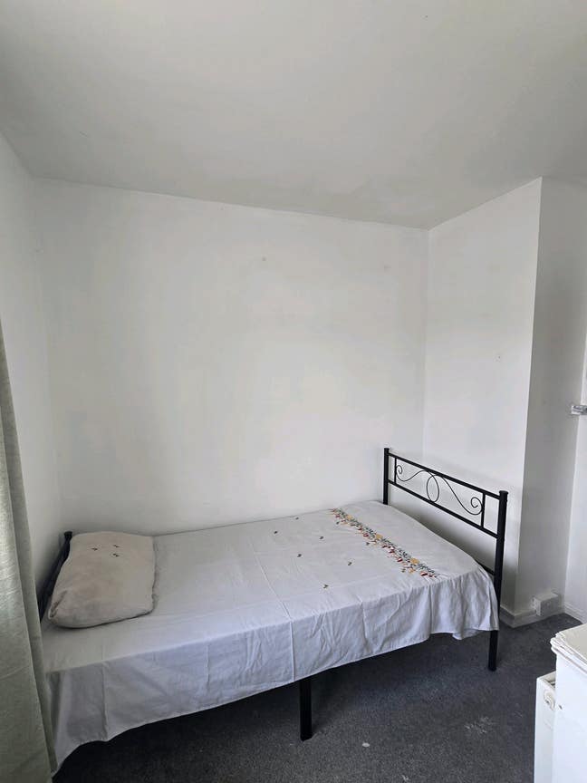 📍Single Room available for female tenant.  Main Photo