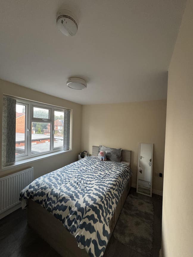 Cozy Room in Manchester M14 Main Photo
