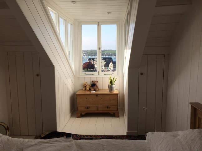 Lovely double attic room with harbour view Main Photo