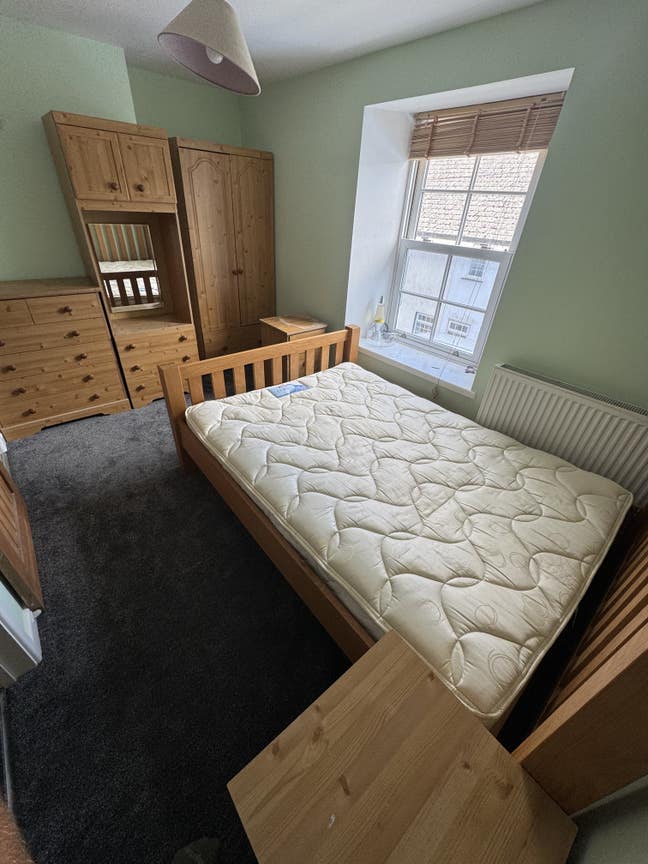 Beautiful Refurbished Room for Rent – Great Locati Main Photo