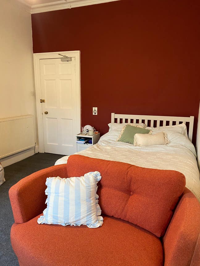 Bright Double Room near The Meadows ☀️ Main Photo