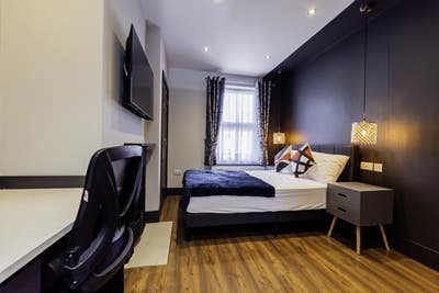 💥London Heathrow Home💥Ensuite Rooms Main Photo