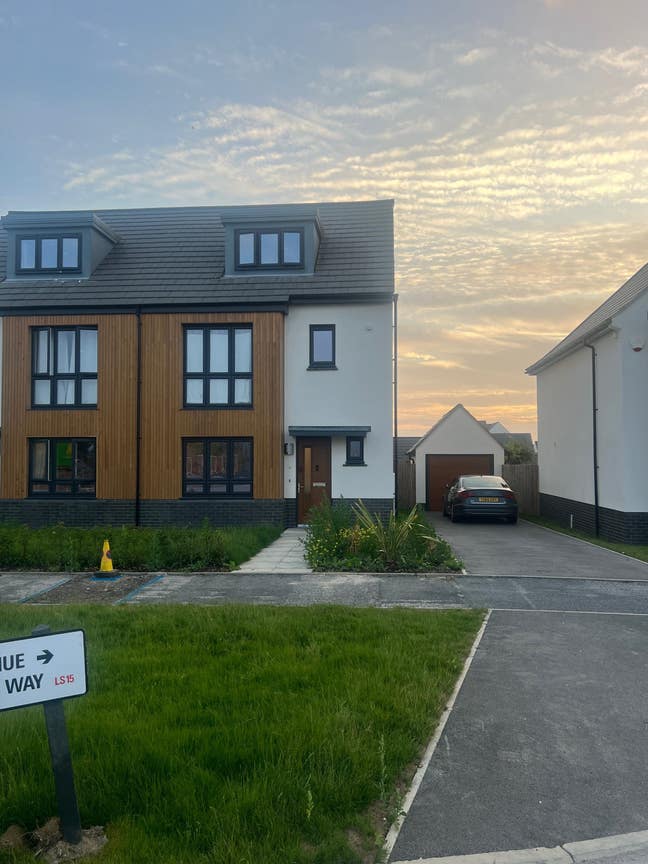 Luxury new house, 2 Mins walk to Springs Thorpe pk Main Photo