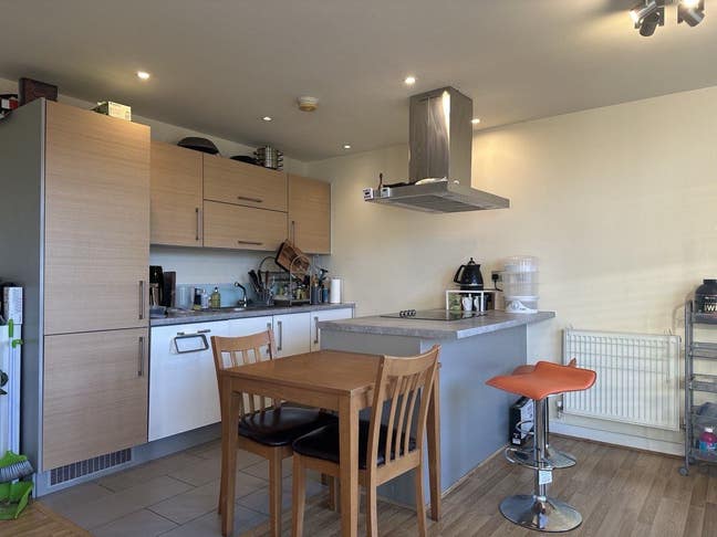 Double Room with Private Bathroom, E15 Main Photo