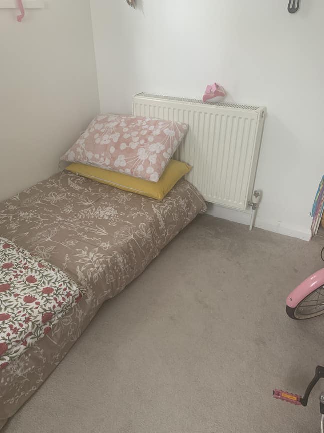1 spare room to share Main Photo