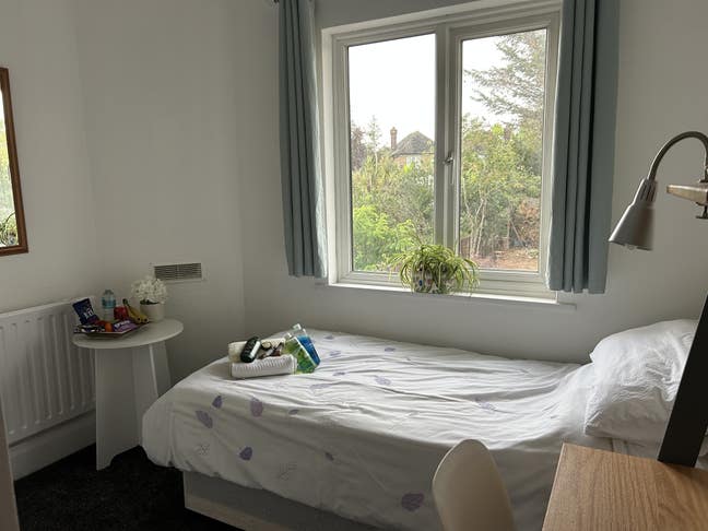 Beautiful room in Harrow - available 28 May🏡 Main Photo