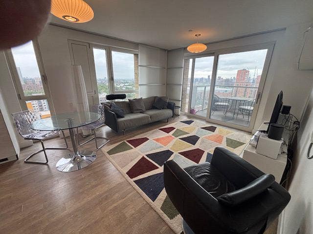 Luxury double, gym, near station, low deposit Main Photo