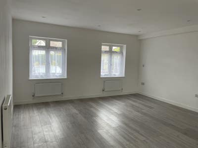 Newly Refurbished Studio available  Main Photo